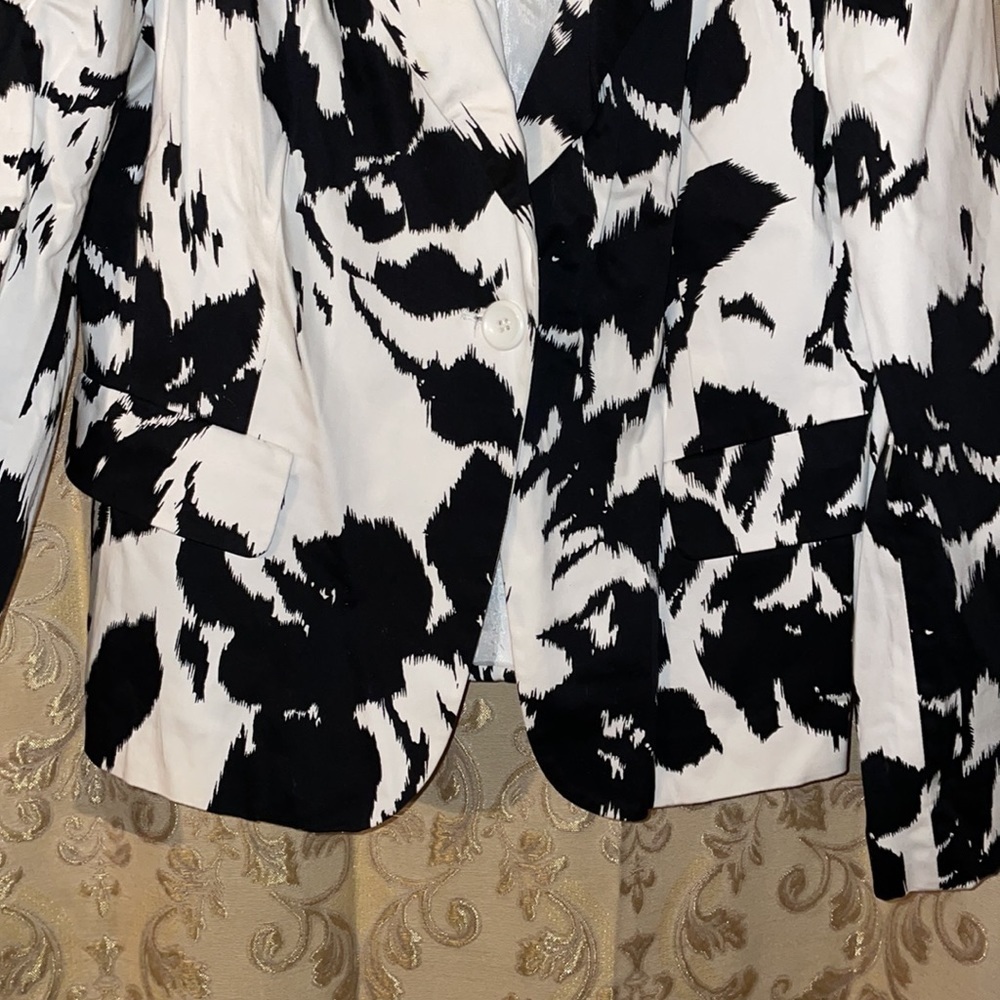 Blazer - Picture 2 of 4